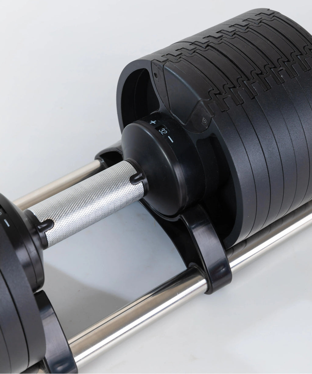Adjustable Cito Thriven cast iron dumbbells with textured handles and weight plates for strength training.